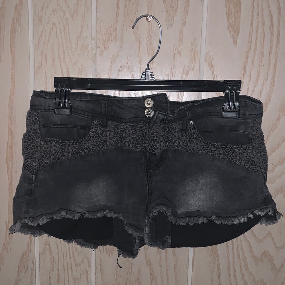 Lei Black Flower Lace Detailed Shorts